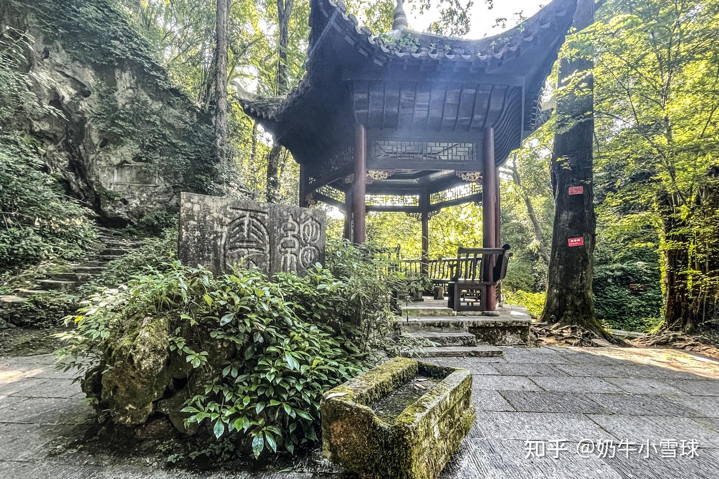A scenic view of Qiandongnan Feiyunya Gujianzhuqun