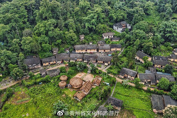 A scenic view of Qiannan Huishui Xianrenqiao Dongzang