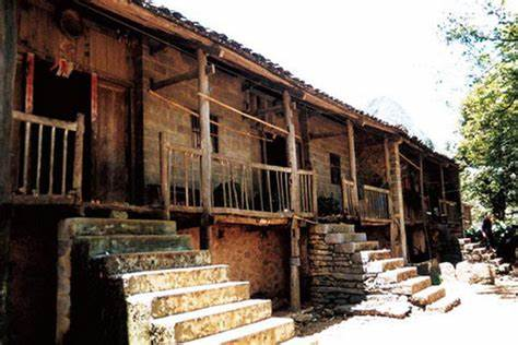 A scenic view of Qiannan Huishui Xianrenqiao Dongzang