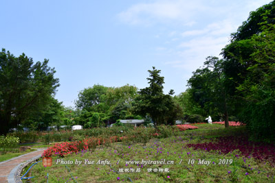 A scenic view of Qiannan Huishui Xianrenqiao Dongzang