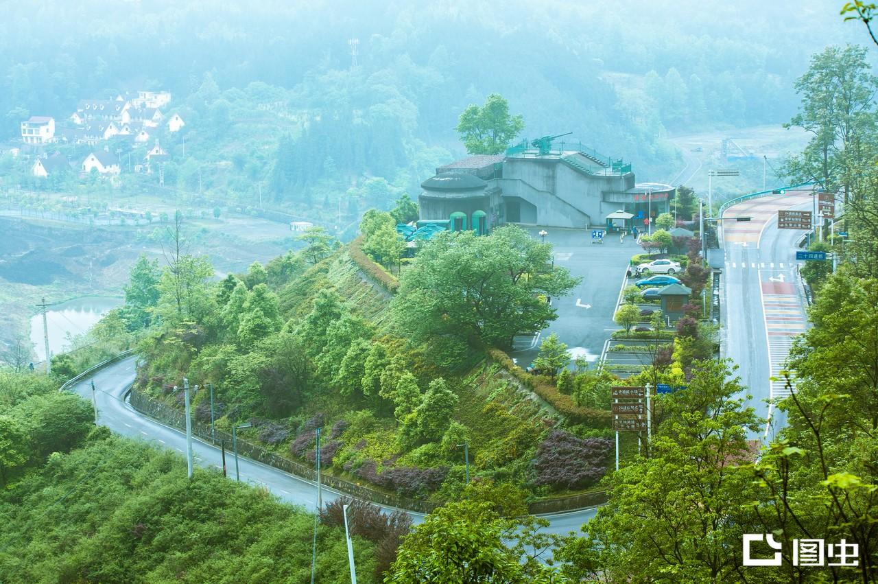 A scenic view of Qianxinan Lutun Paifangqun
