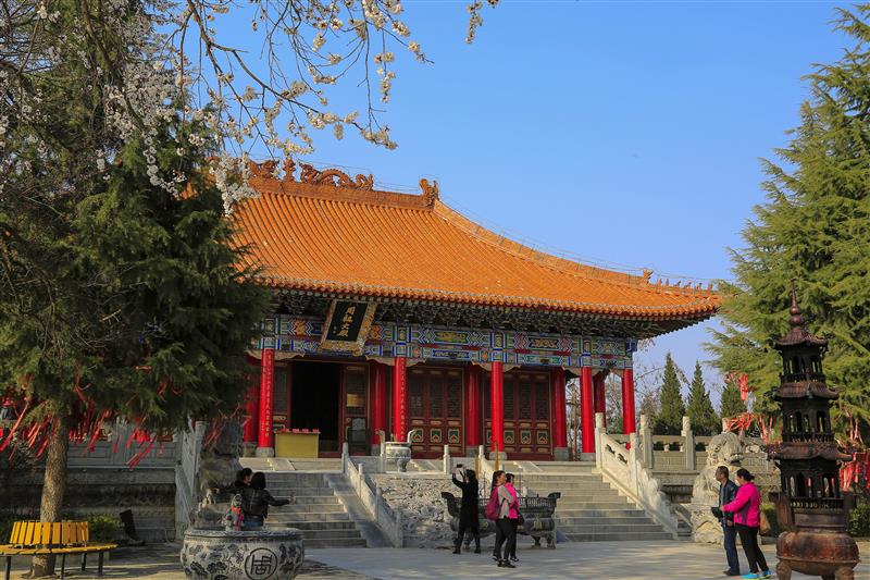 A scenic view of Qingyang Baima Zaoxiangta