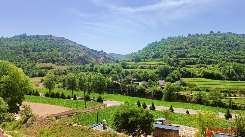 A scenic view of Qingyang Donghuachi Ta