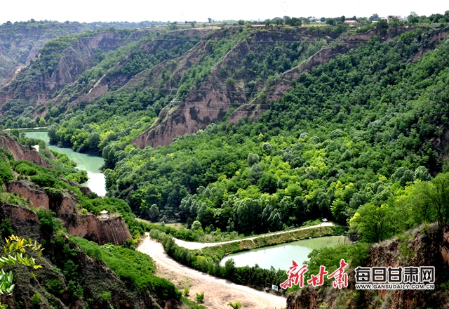 A scenic view of Qingyang Donghuachi Ta