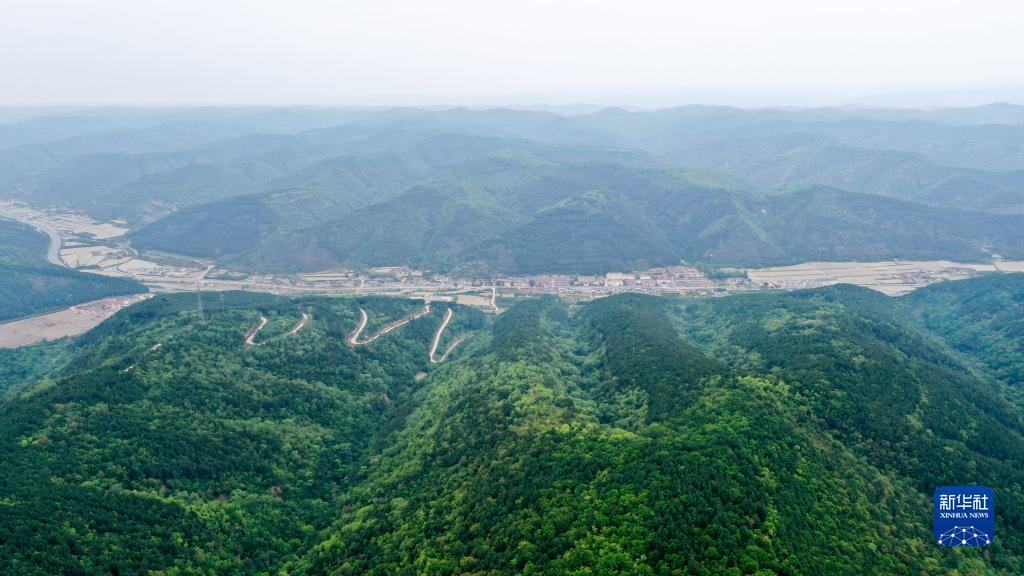 A scenic view of Qingyang Donghuachi Ta