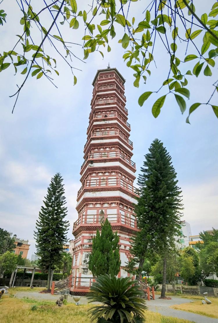 A scenic view of Qingyuan Huiguangta