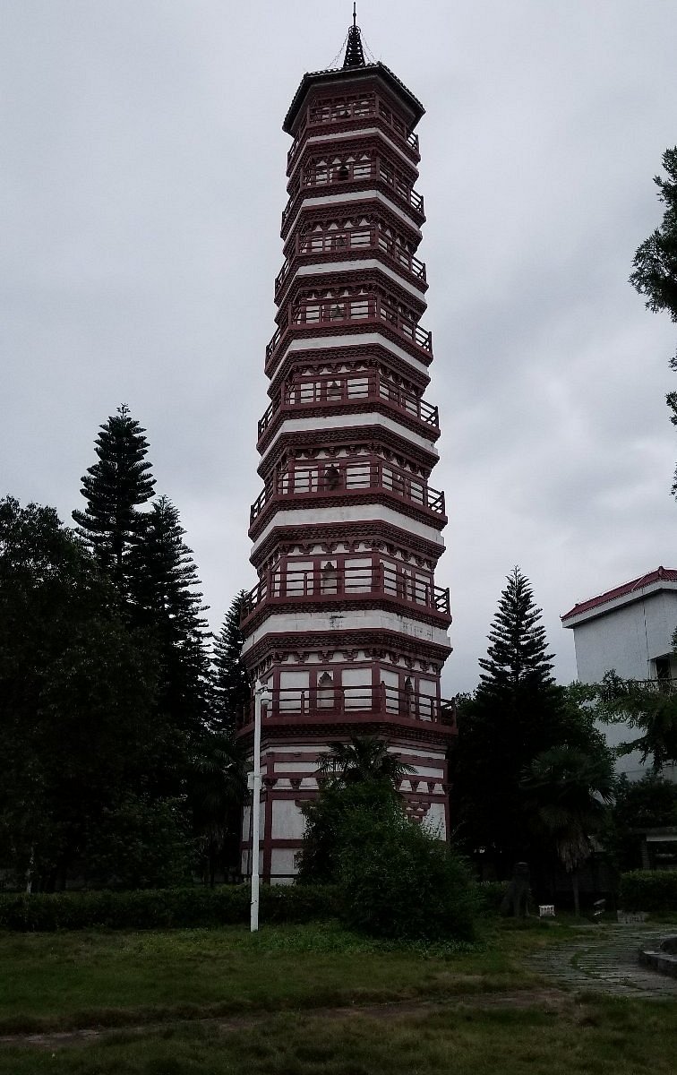 A scenic view of Qingyuan Huiguangta