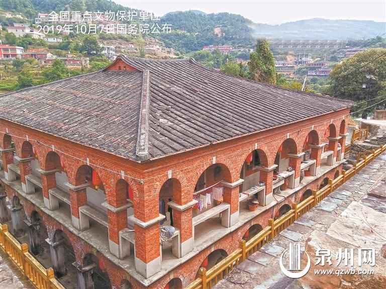 A scenic view of Quanzhou Guanshan Lishi Minju