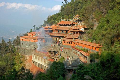 Quanzhou Qingshuiyan Si: Unveiling the Spiritual Heart of Fujian