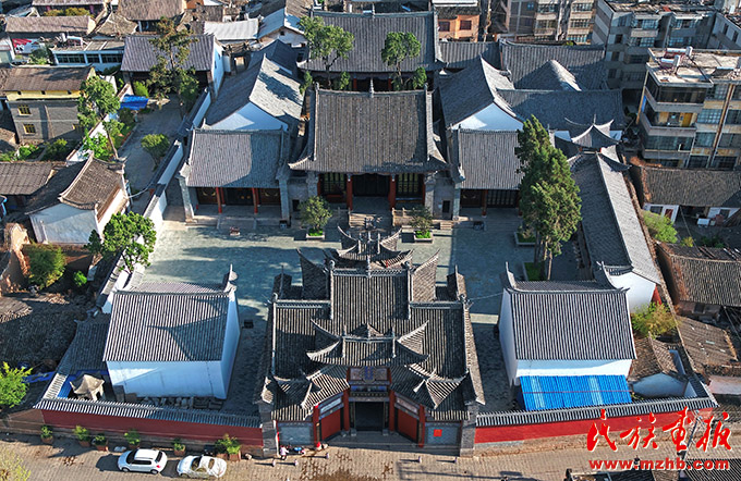 Explore the Scenic Beauty and Heritage of Qujing at Huize Huiguan