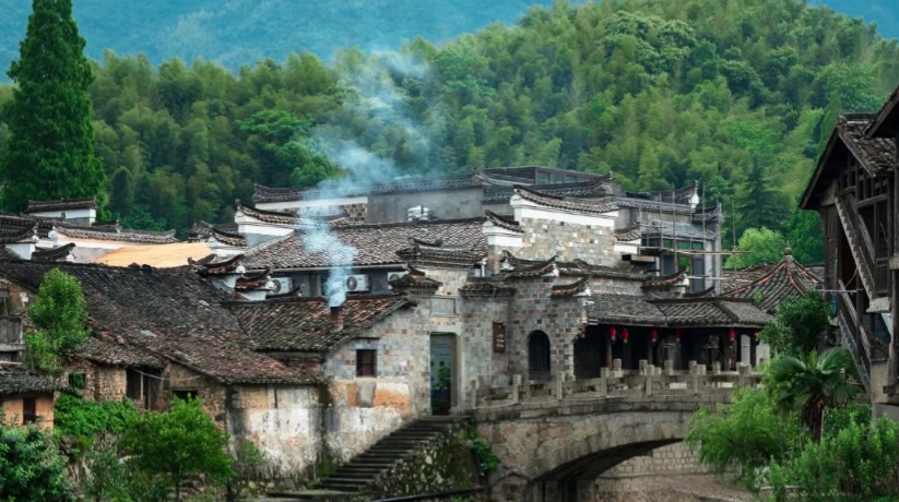 A scenic view of Quzhou Jiangshan Wenchanggong