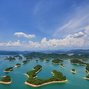 Experience Nature’s Serenity at Quzhou Jimingshan Minju: A Traveler’s Guide