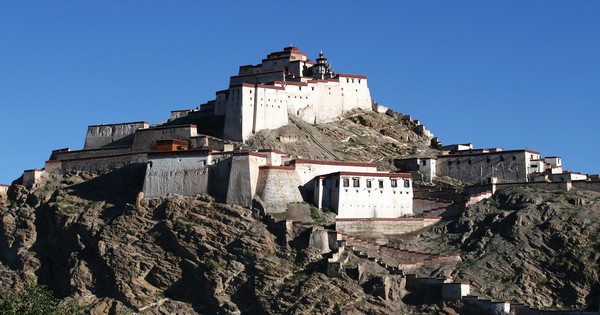A scenic view of Rikaze Jiangzi Zongshan Kangying Yizhi