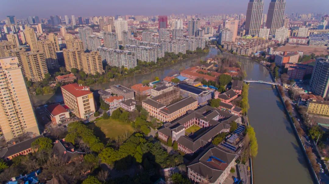 A scenic view of Shanghai Changning Sheng Yuehan Daxue Jindai Jianzhu