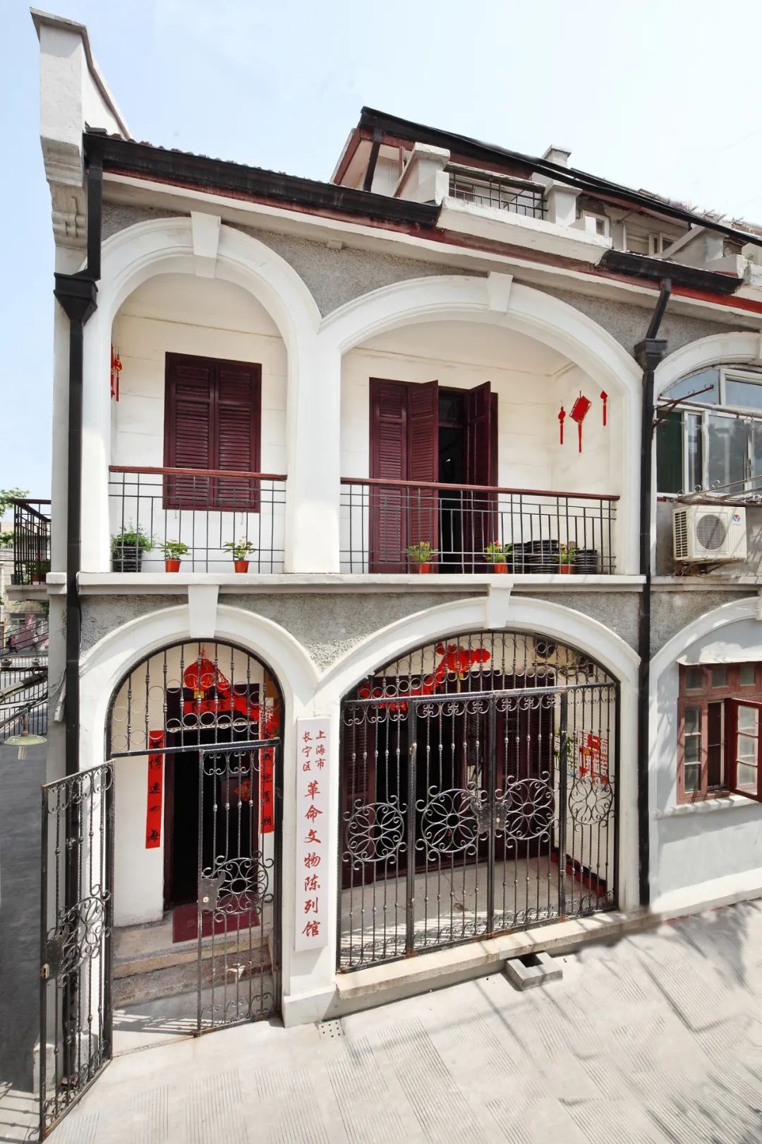A scenic view of Shanghai Changning Sheng Yuehan Daxue Jindai Jianzhu