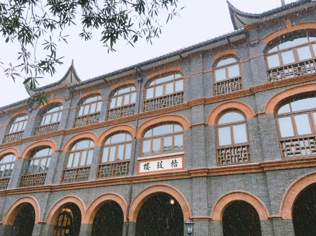 A scenic view of Shanghai Changning Sheng Yuehan Daxue Jindai Jianzhu