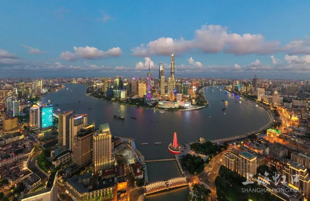 A scenic view of Shanghai Hongkou Waitan Jianzhuqun