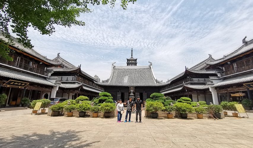 A scenic view of Shanghai Putuo Zhenrusi Dadian