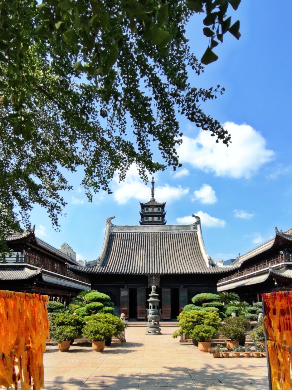 A scenic view of Shanghai Putuo Zhenrusi Dadian