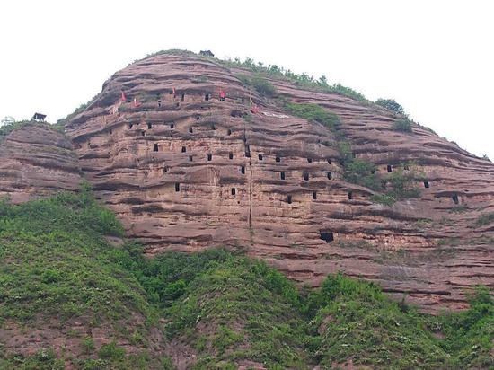 A scenic view of Shangluo Cliff Tombs
