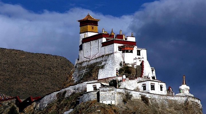 Experience the Spiritual Serenity of Songka Shita in Shannan, Tibet