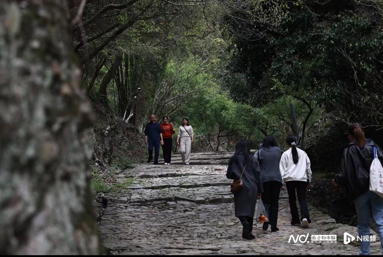 A scenic view of Shaoguan Nanyue Xiongguan Gudao