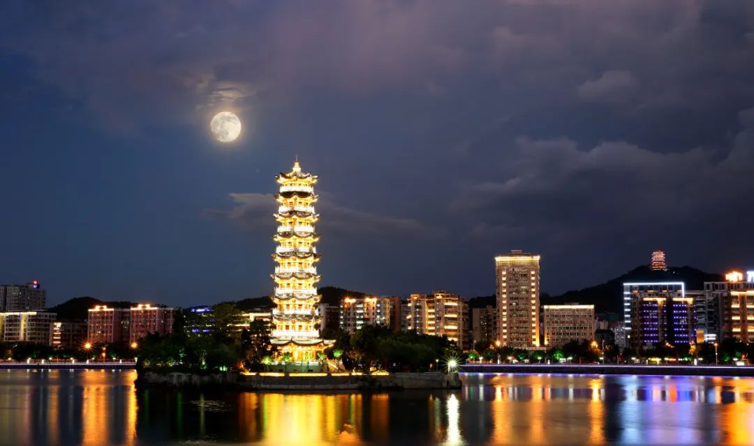 A scenic view of Shaoguan Sanyingta