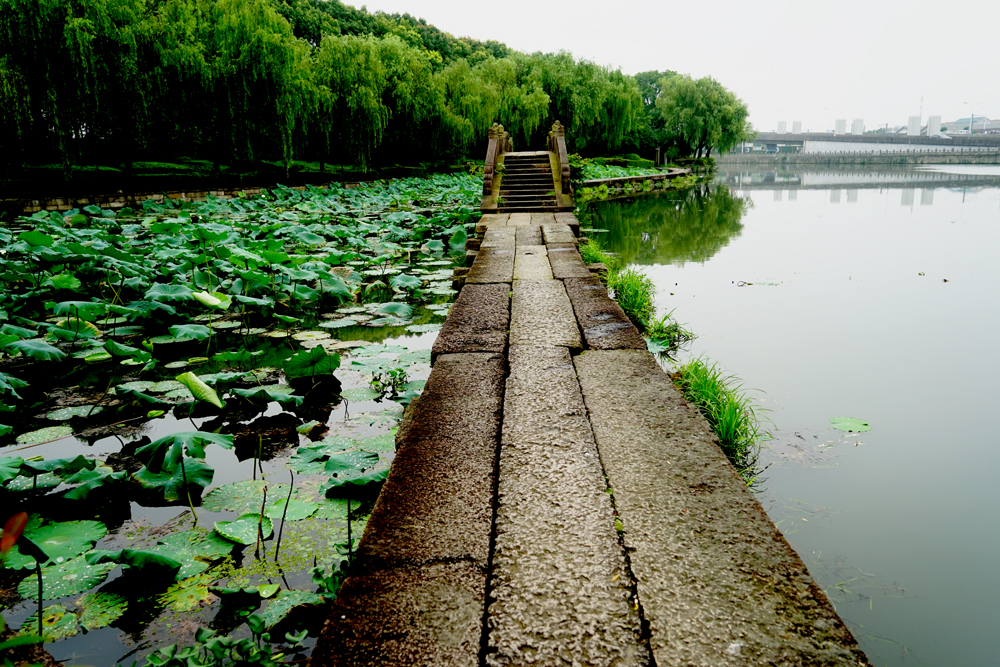 A scenic view of Shaoxing Guqiandao