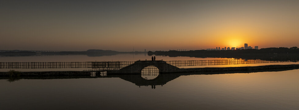 A scenic view of Shaoxing Guqiandao