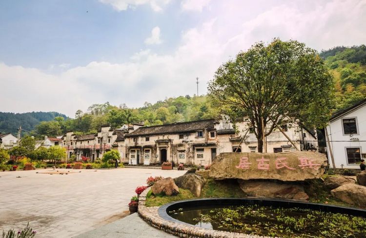 A scenic view of Shaoxing Sishi Guminju Jianzhuqun