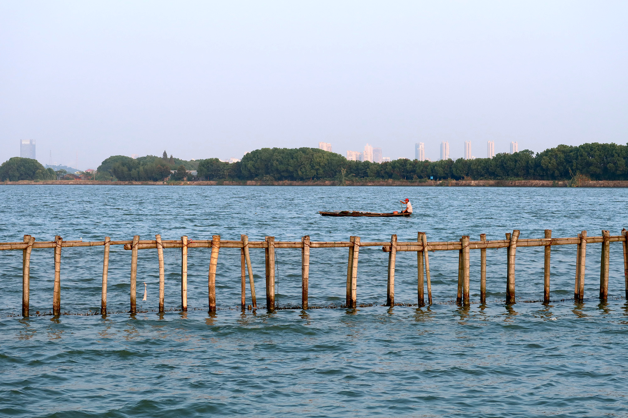 A scenic view of Shaoxing Zeluohu Bitang
