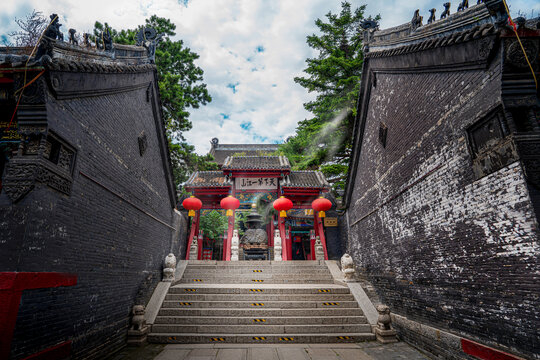 A scenic view of Shizuishan Pingluo Yuhuangge
