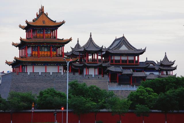A scenic view of Shizuishan Pingluo Yuhuangge