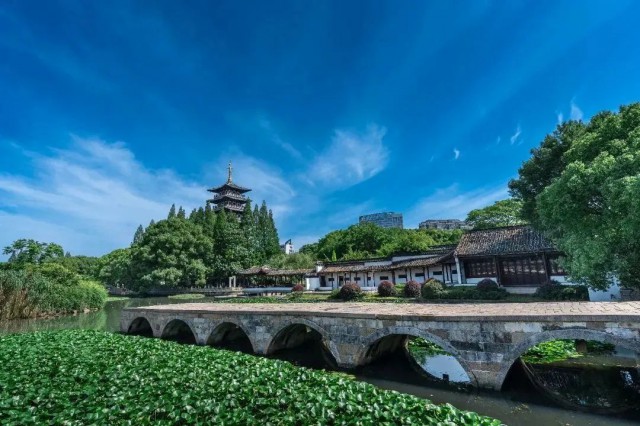 A scenic view of Suzhou Chuihong Duanqiao