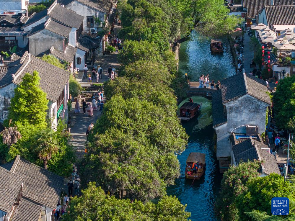 A scenic view of Suzhou Dongmiao Qiao