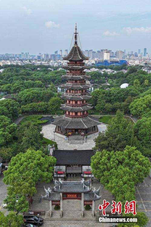 A scenic view of Suzhou Ruiguangta