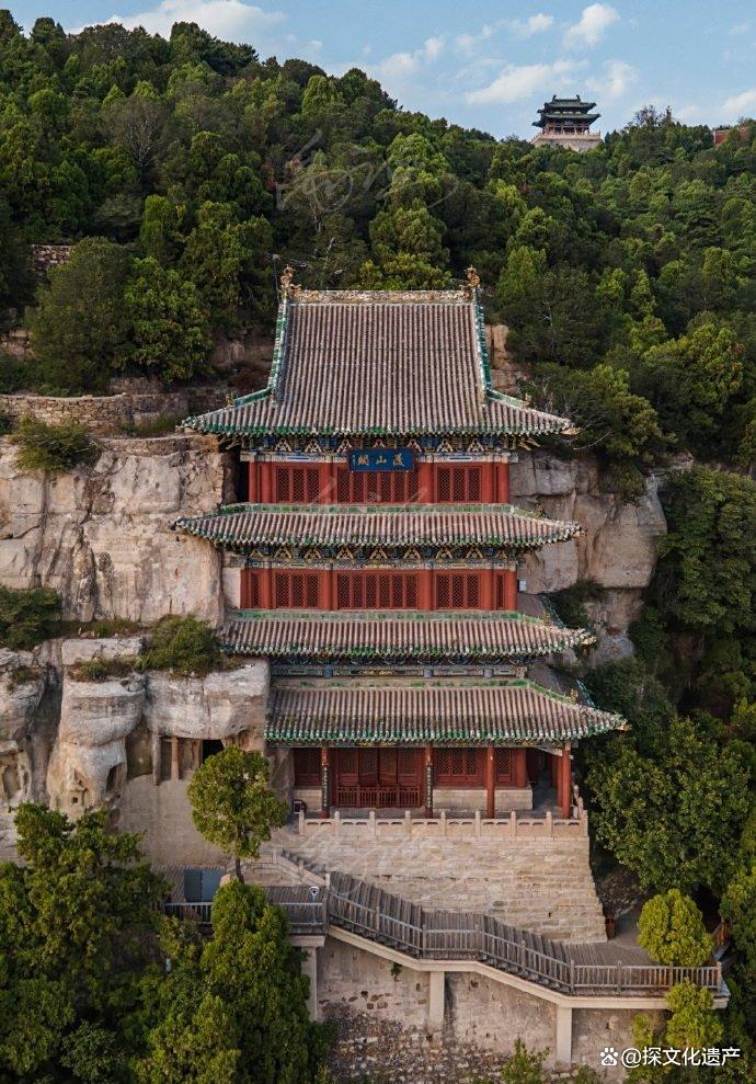 A scenic view of Taiyuan Longshan Grottoes