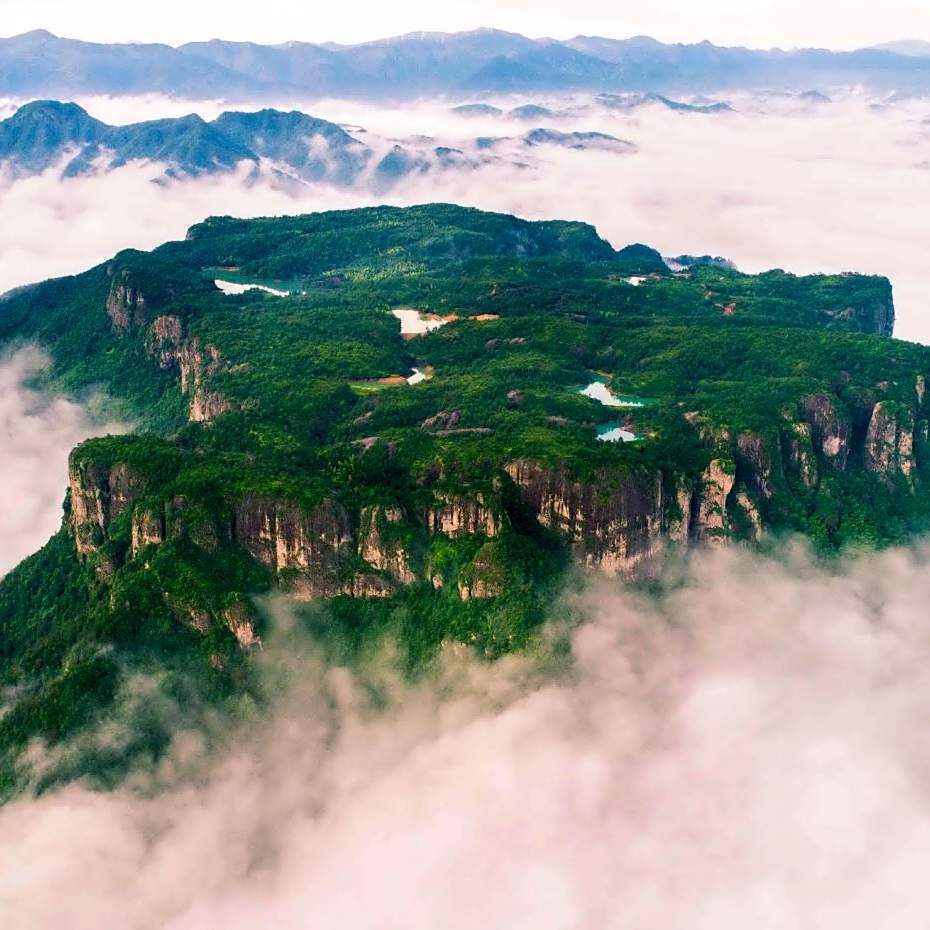 A scenic view of Taizhou Xianju Guyueren Yanhuaqun