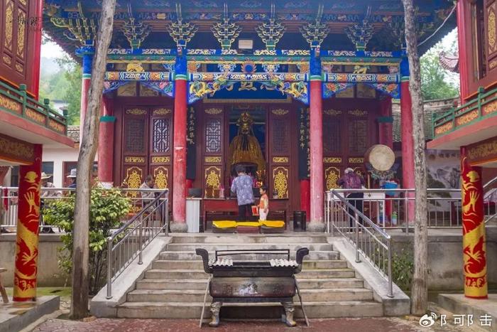 A scenic view of Tianshui Jixin Ci
