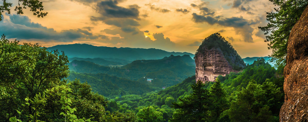 A scenic view of Tianshui Maijishan Shiku
