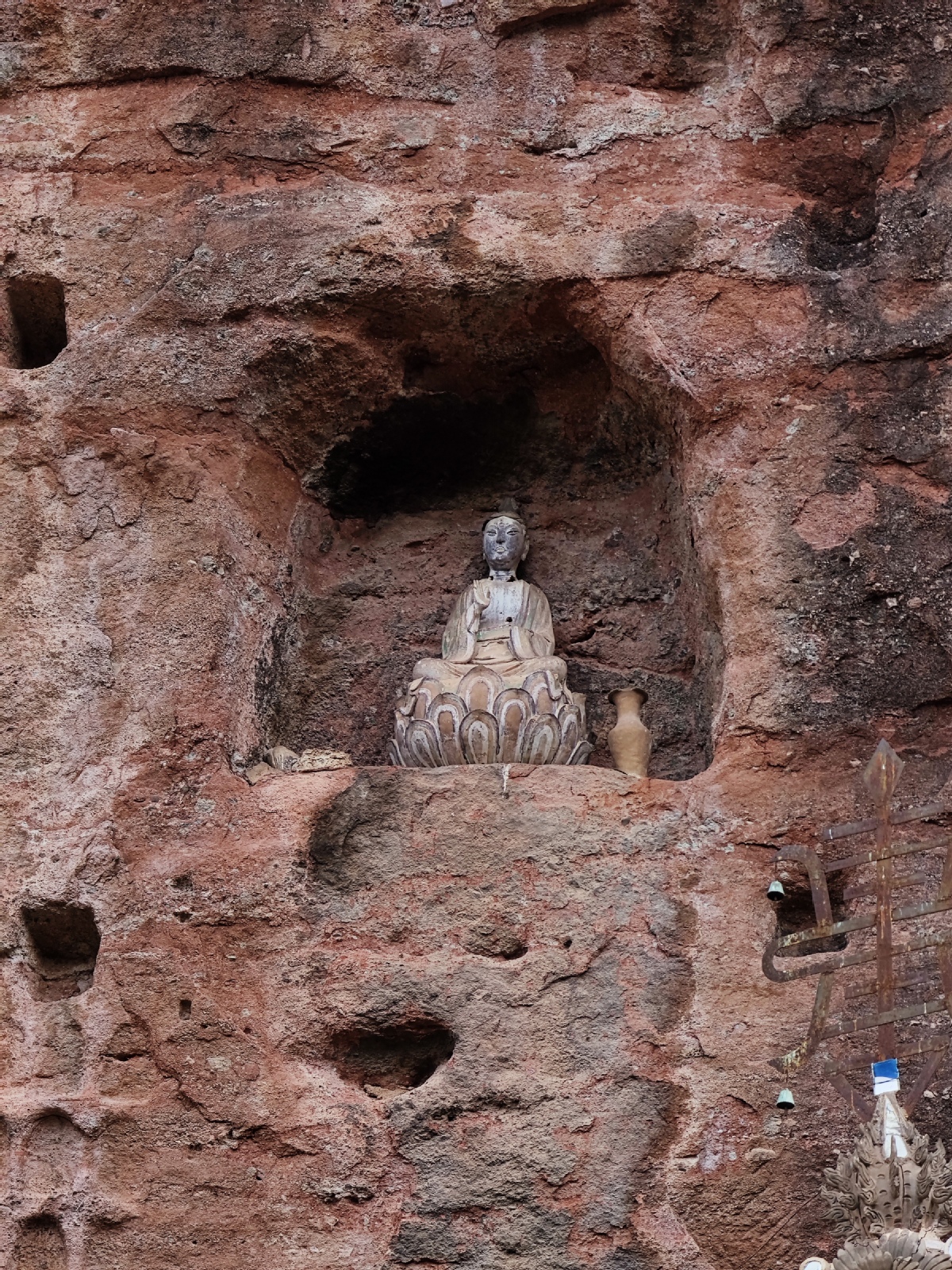 A scenic view of Tianshui Maijishan Shiku