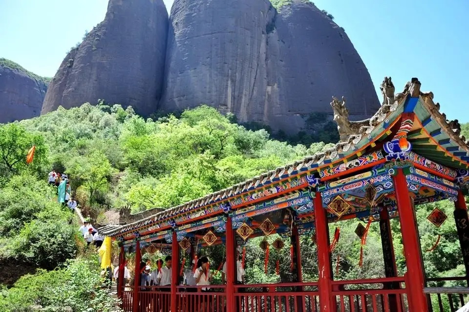 A scenic view of Tianshui Wushan Shengshousi