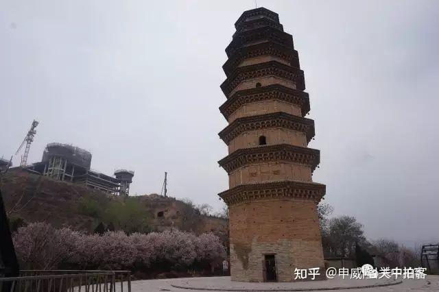 A scenic view of Tongchuan Shende Temple Pagoda