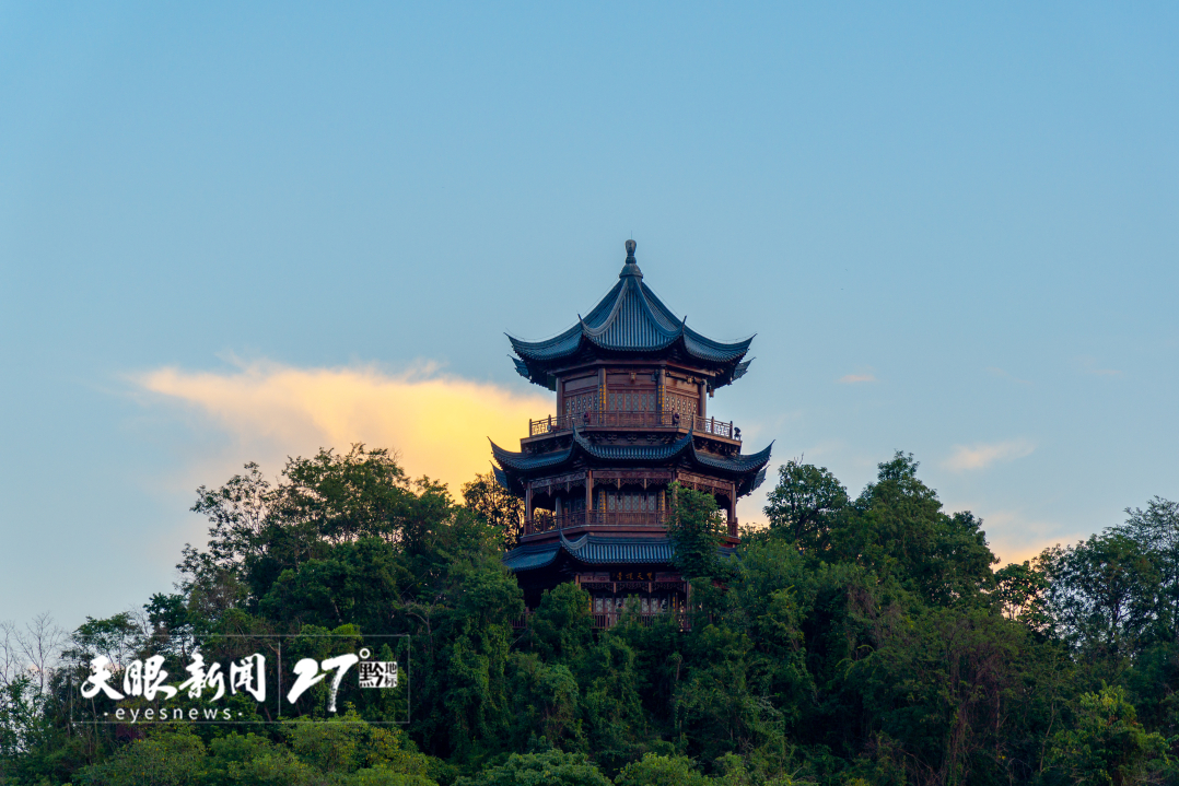 A scenic view of Tongren Dongshan Gujianzhuqun