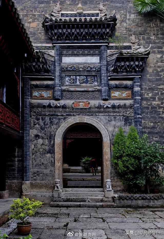 A scenic view of Tongren Shiqian Wanshougong