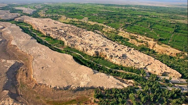 A scenic view of Turpan Gudai Tulufan Pendi Junshi Fangyu Yizhi