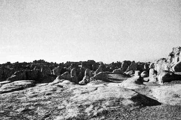 A scenic view of Turpan Gudai Tulufan Pendi Junshi Fangyu Yizhi