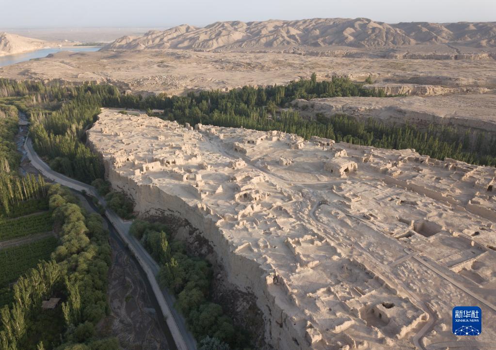 A scenic view of Turpan Gudai Tulufan Pendi Junshi Fangyu Yizhi