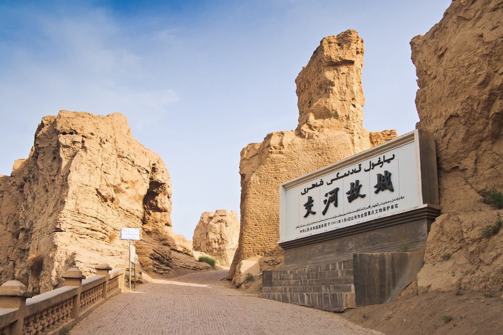 A scenic view of Turpan Yaerhu Gucheng Jiaohe Gucheng