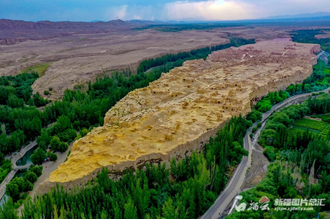 A scenic view of Turpan Yaerhu Gucheng Jiaohe Gucheng